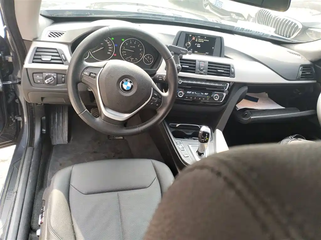BMW 3 Series GT 2017 320i Fashion фото 6