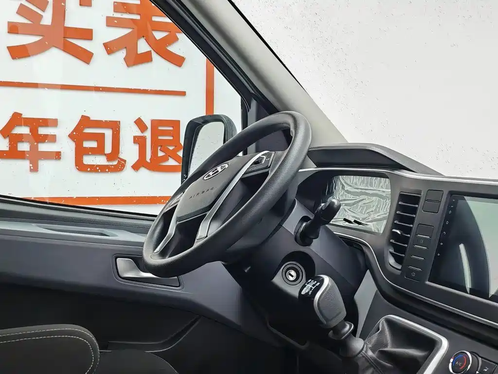 SAIC Maxus Xintu V80 2025 2024 Model Year Aoyunton Value Edition 6MT Short Wheelbase Medium Roof 127Ps 5/6-Seater