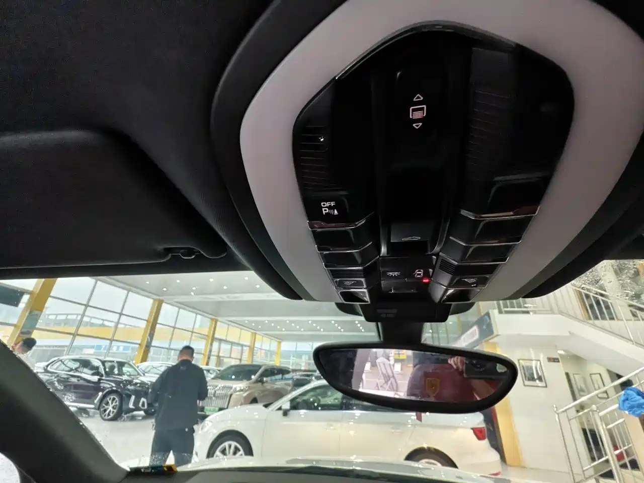 Porsche Macan 2016 Macan 2.0T фото 16