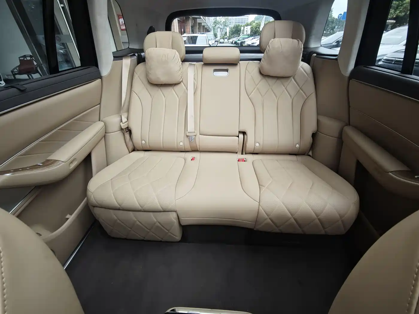 AITO Wenjie AITO M8 2025 Model Extended Range Ultra Edition 53.4kWh 5-Seater фото 13