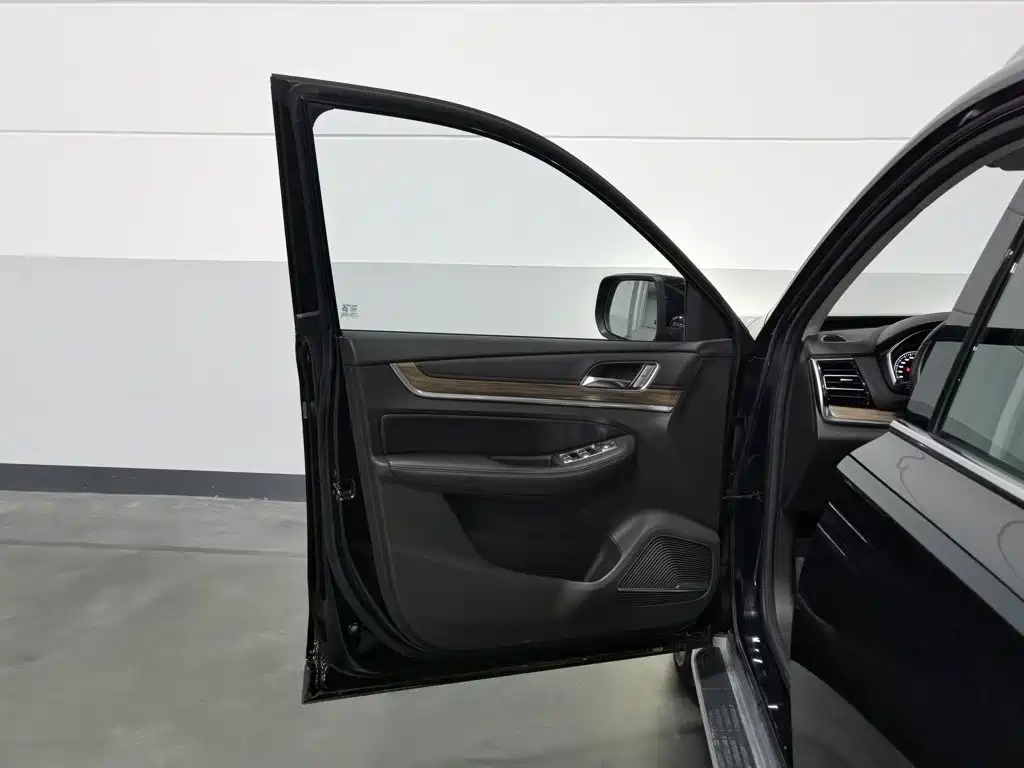 Фото 8 - Roewe RX8