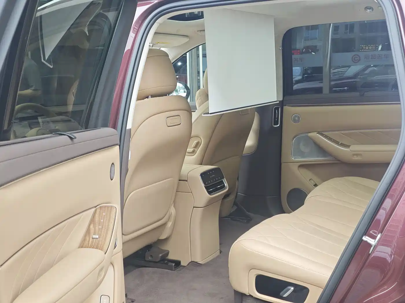 AITO Wenjie AITO M8 2025 Model Extended Range Ultra Edition 53.4kWh 5-Seater фото 9