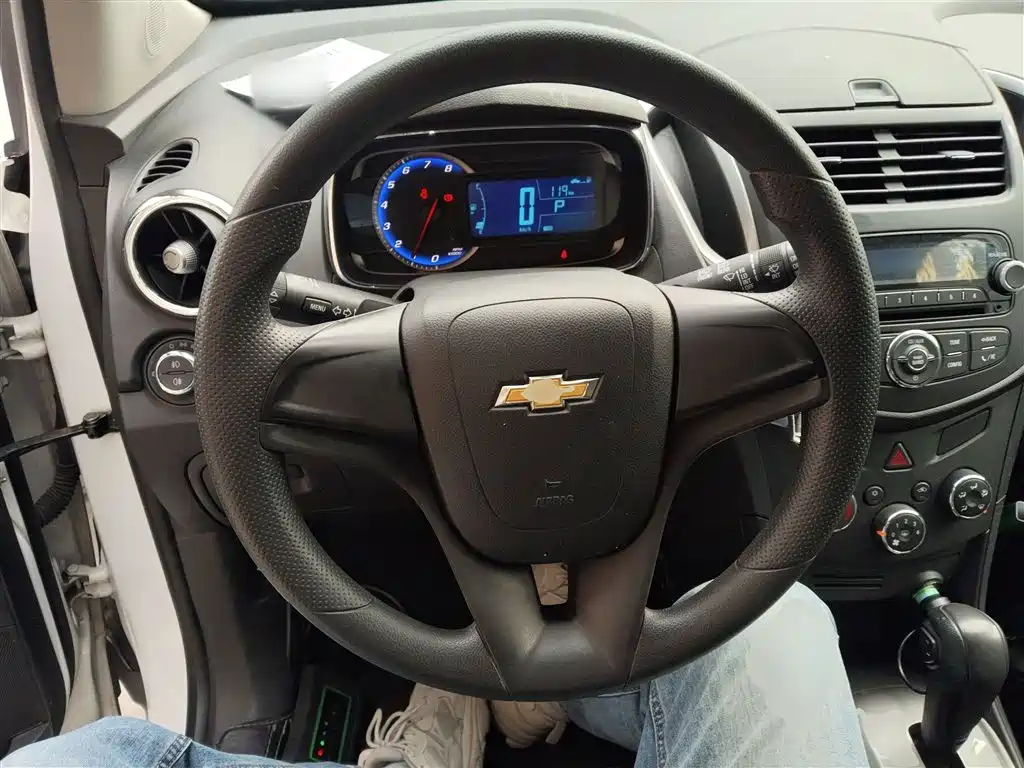 Chevrolet Trax 2016 1.4T Automatic 2WD Comfort Sunroof Edition фото 7