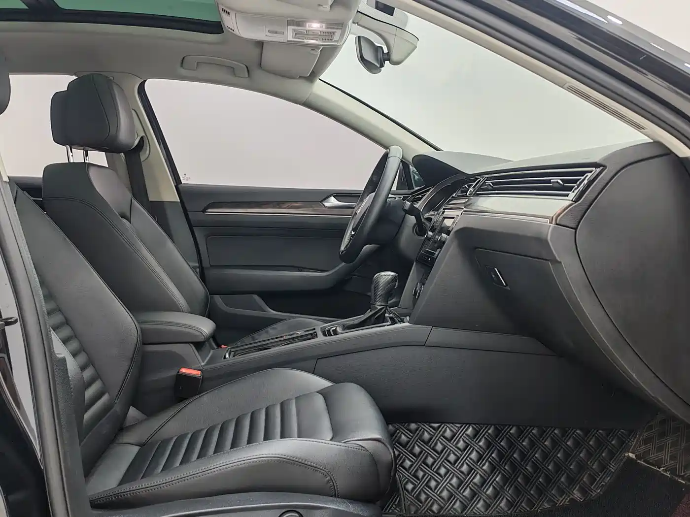 Volkswagen Magotan 2018 330TSI DSG Luxury фото 8