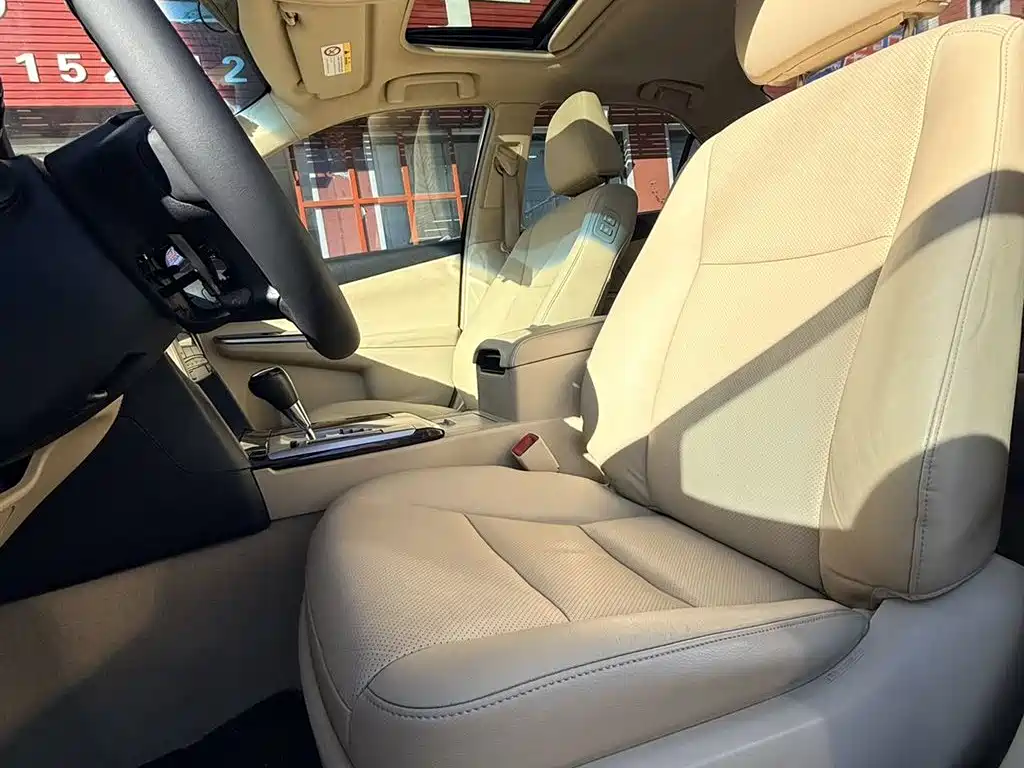Toyota Camry 2015 2.0G Leading Edition фото 9