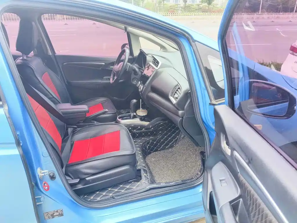Фото 12 - Honda Fit