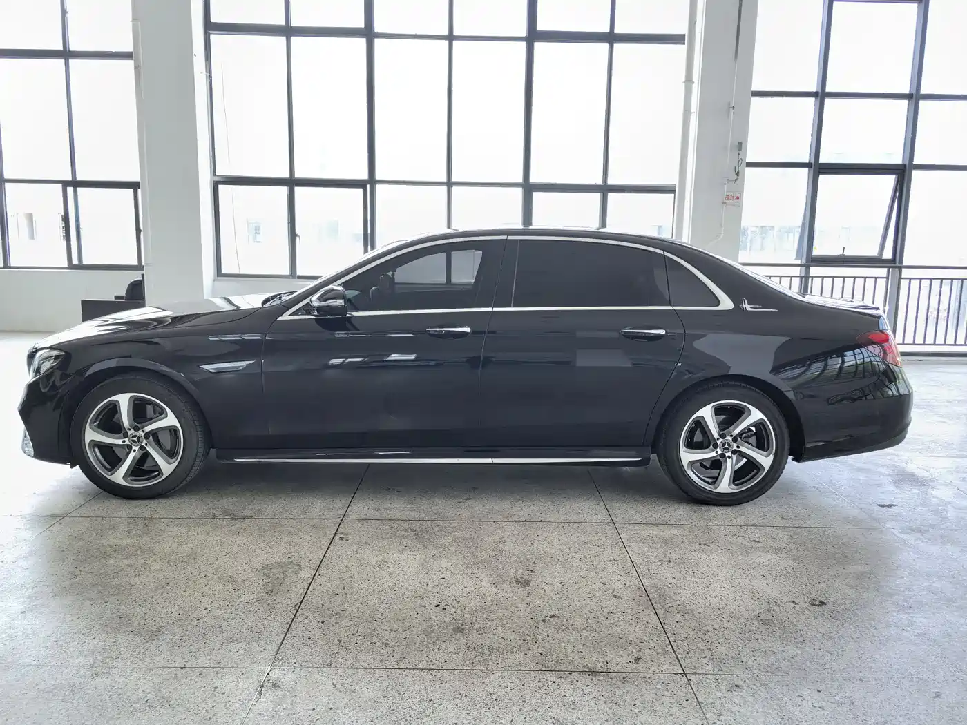 Mercedes-Benz E-Class 2019 E 300 L Sport Luxury фото 6