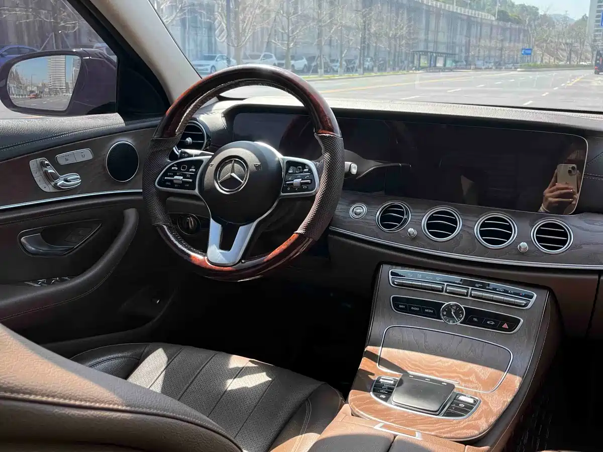 Mercedes-Benz E-Class 2019 E 300 L Fashion фото 8