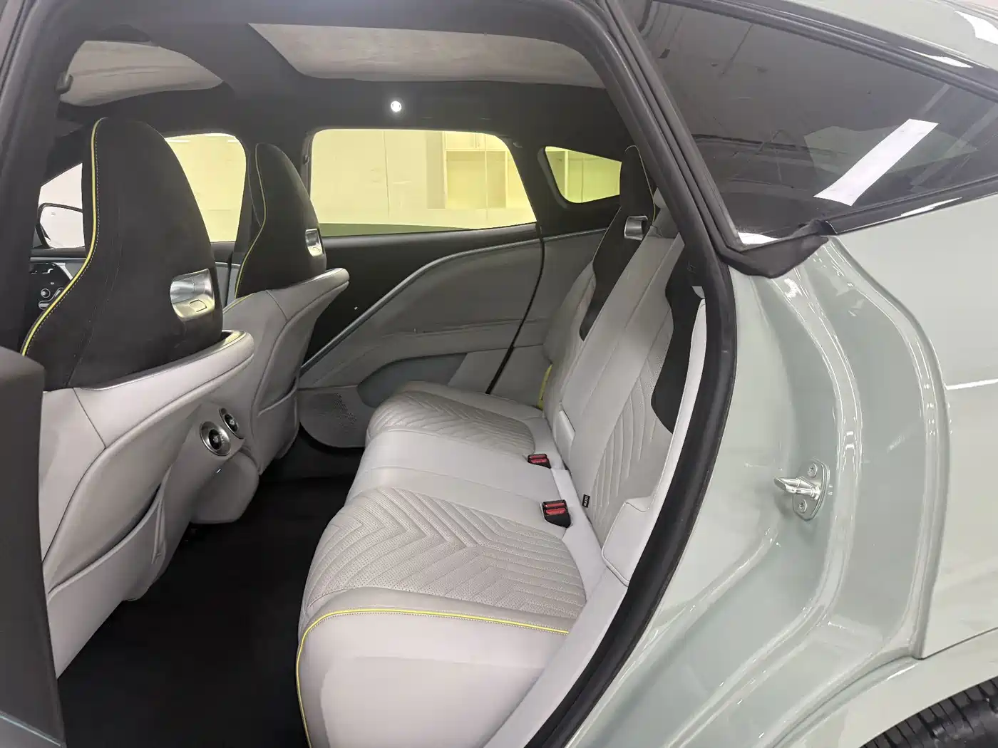 Avatr 11 2023 2022 Long Range Dual Motor Luxury Edition 5-seater