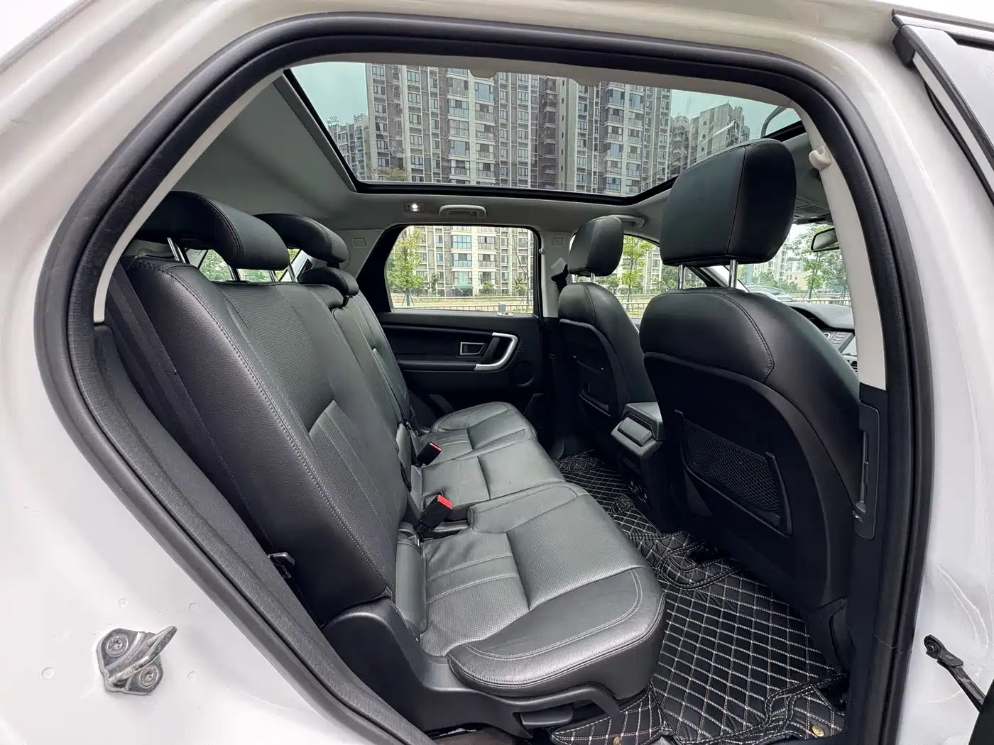 Land Rover Discovery Sport 2016 2.0T HSE фото 11