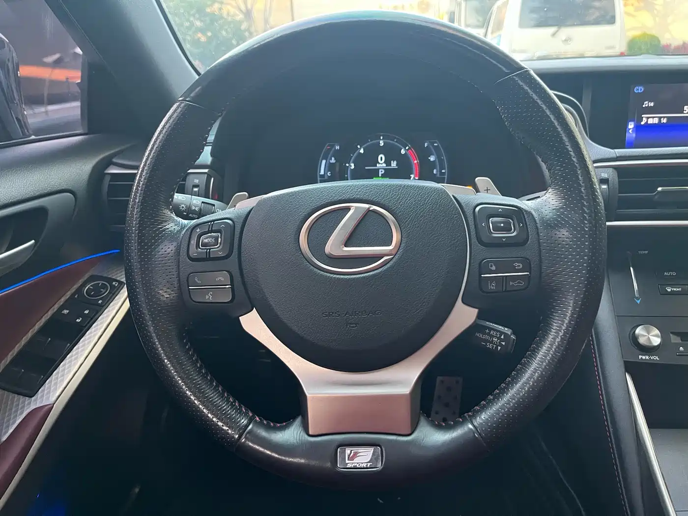 Lexus IS 2017 300 F SPORT фото 30