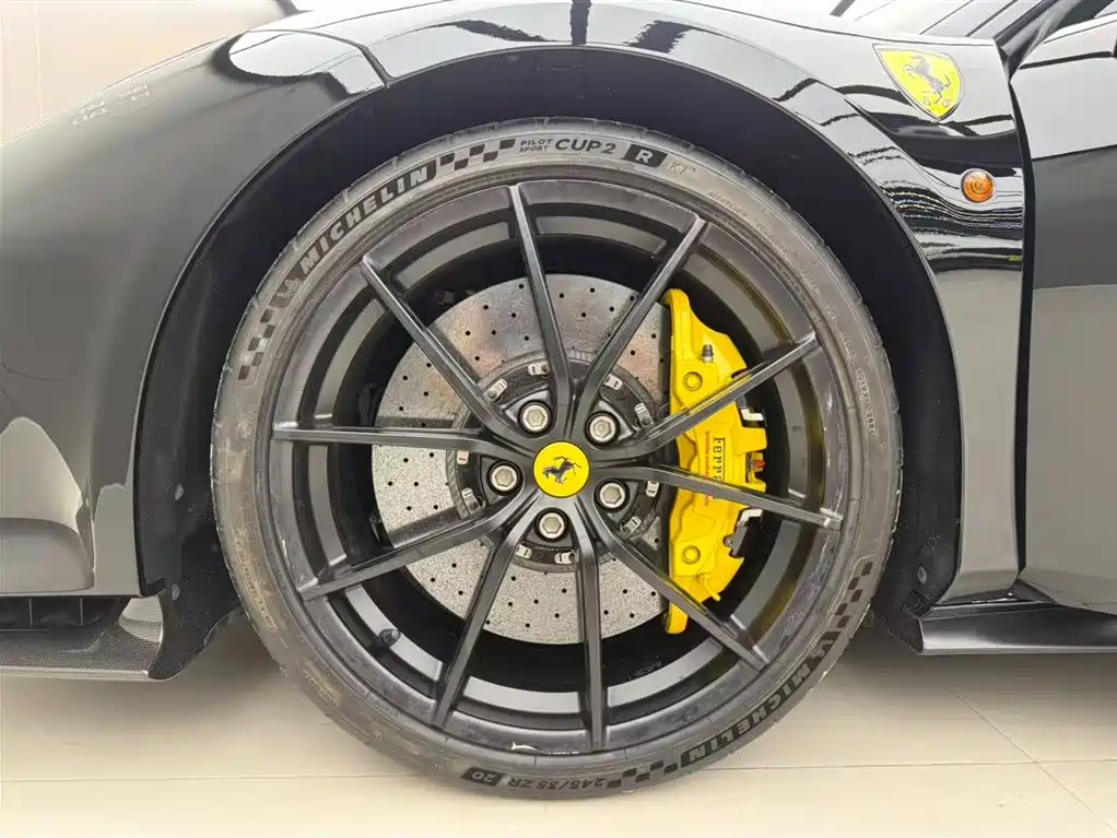 Ferrari 488 2018 488 Pista фото 14