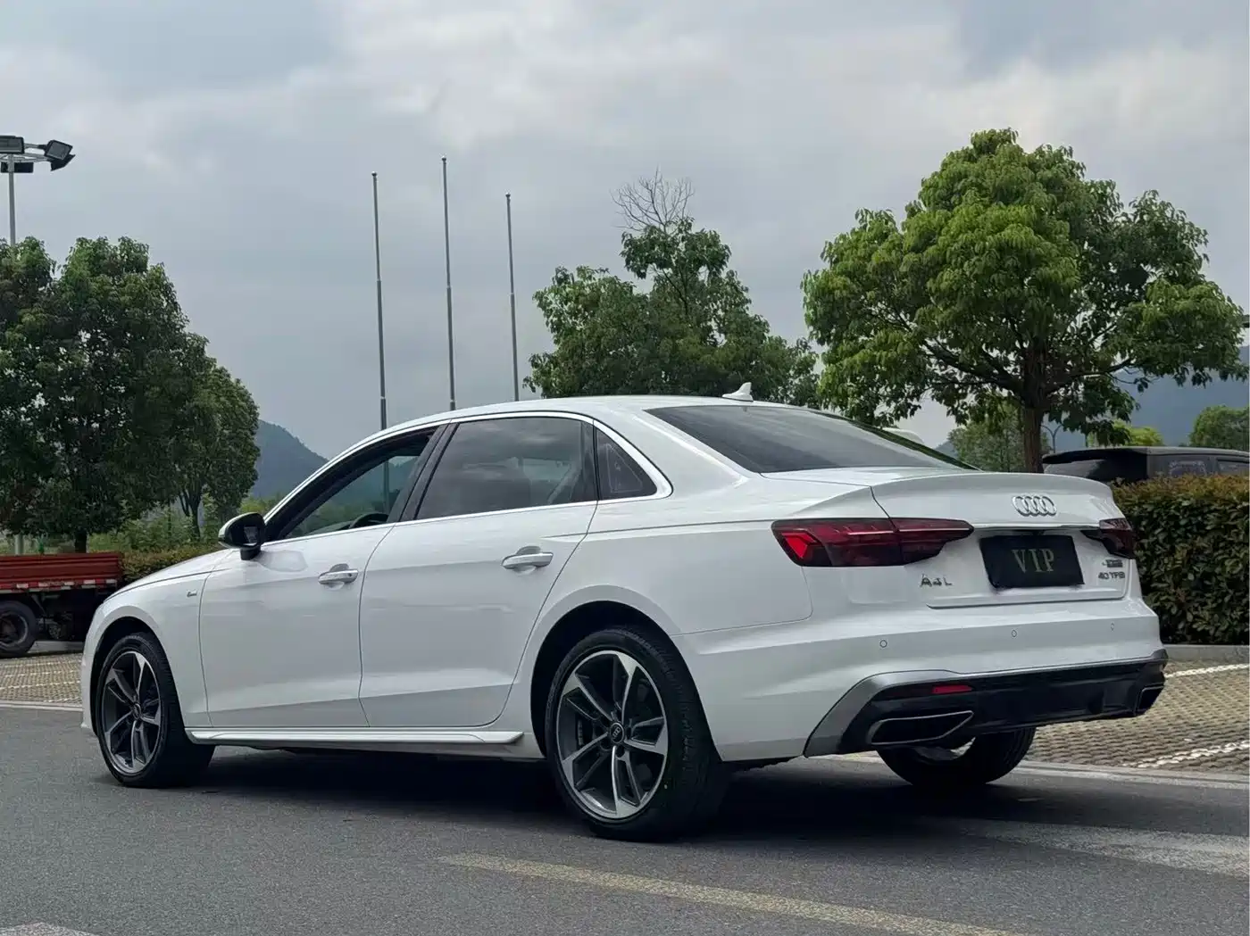 صورة 7 - Audi A4L