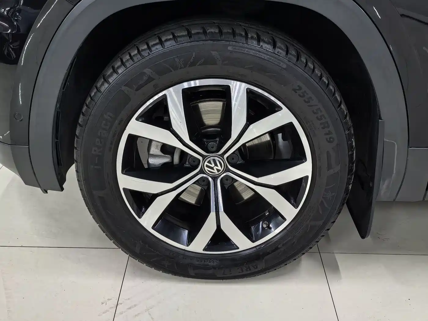 Volkswagen Teramont 2017 530 V6 4WD Luxury Edition фото 10