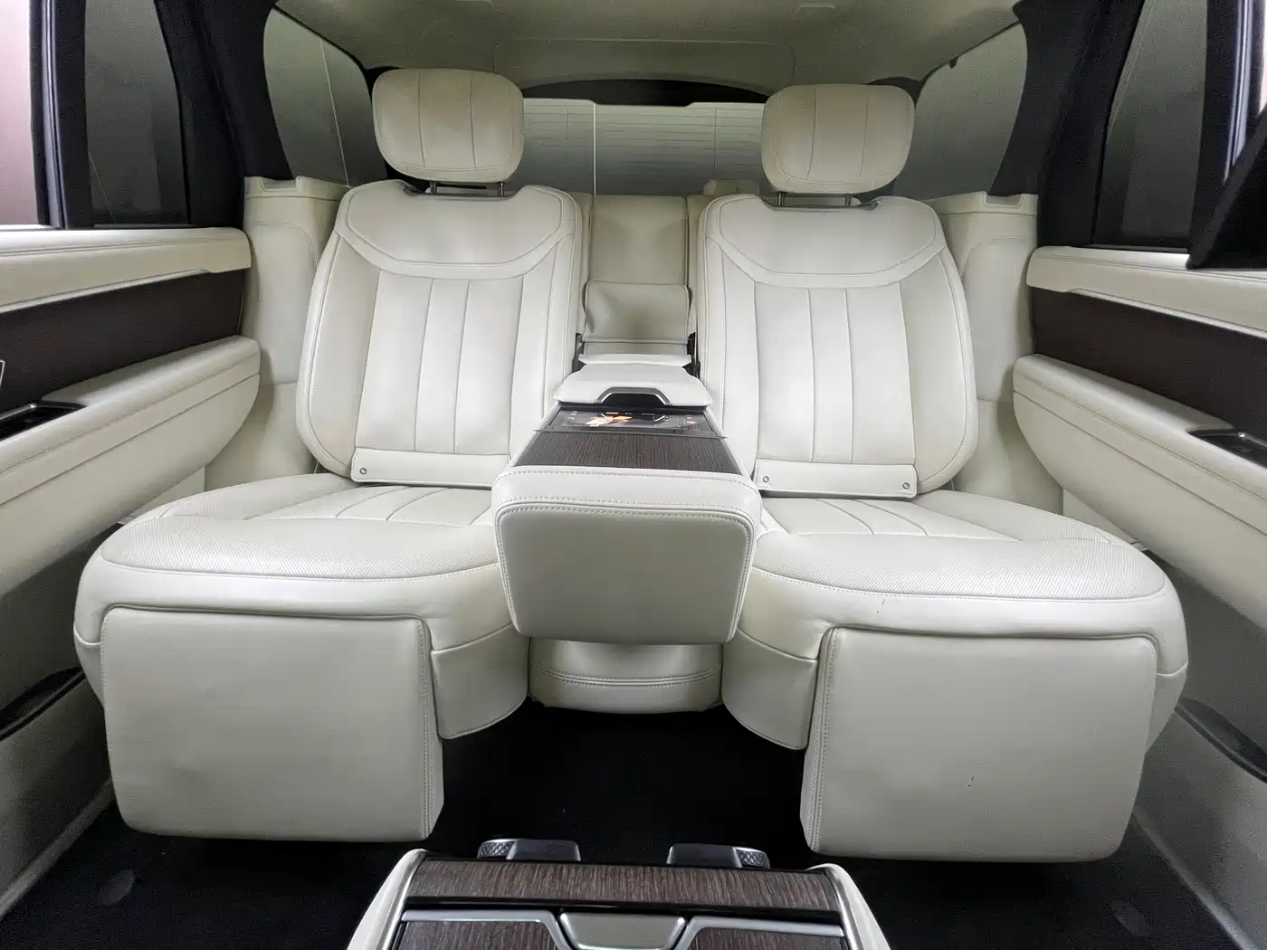Land Rover Range Rover 2023 3.0 L6 400PS Exemplary Long Wheelbase фото 9