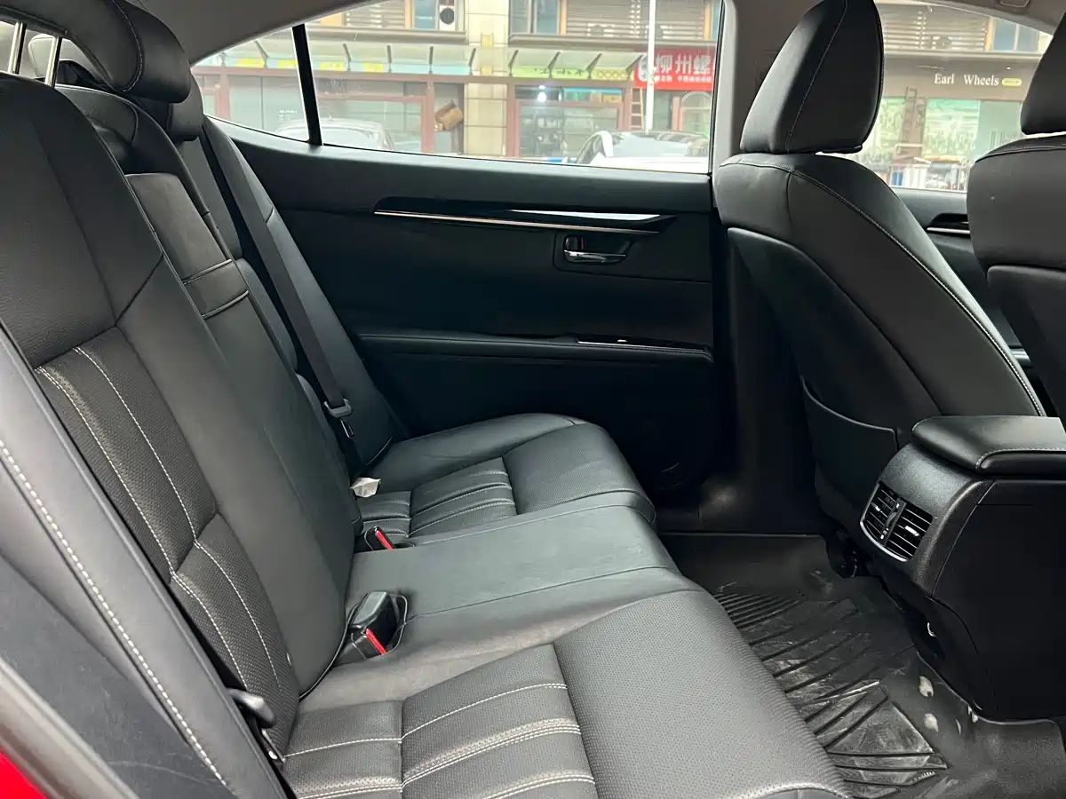 Lexus ES 2015 200 Elite Edition фото 10