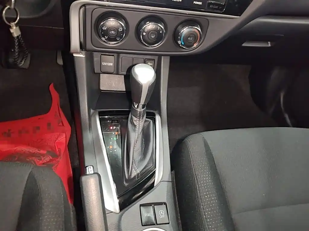 Toyota Levin 2017 Facelift 185T CVT Elite (China V) фото 14