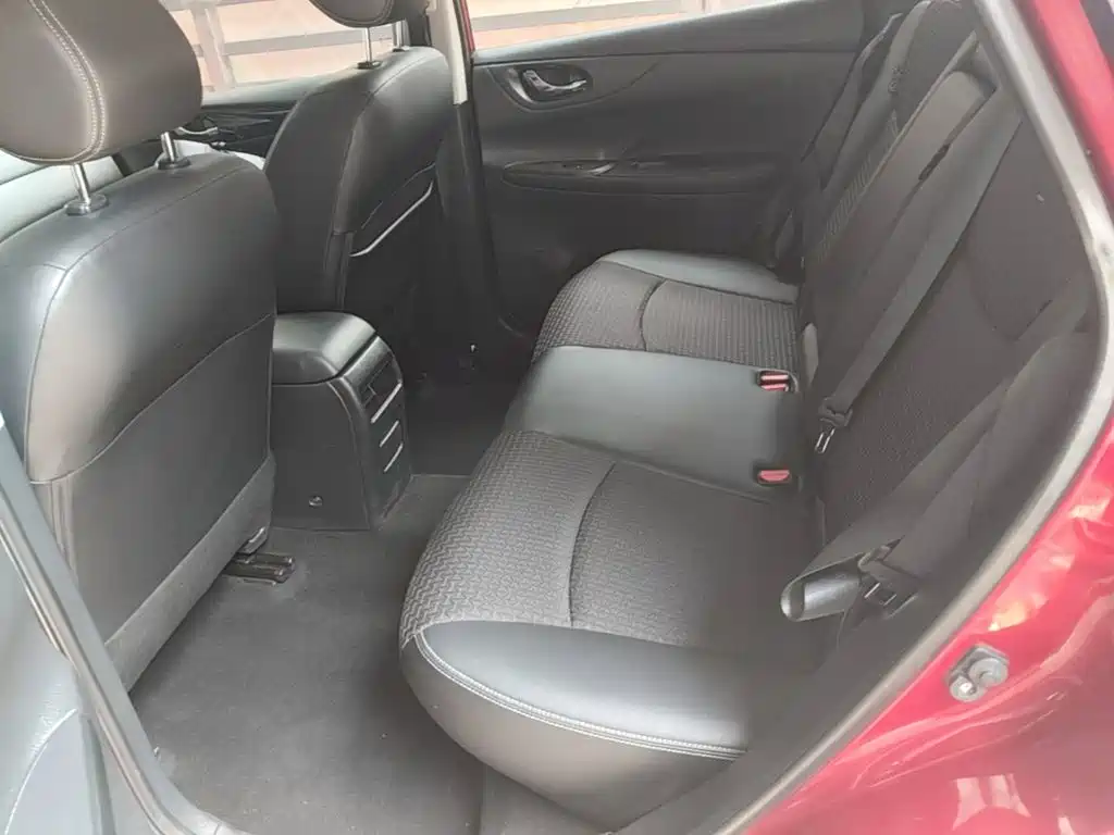 Фото 17 - Nissan Tiida