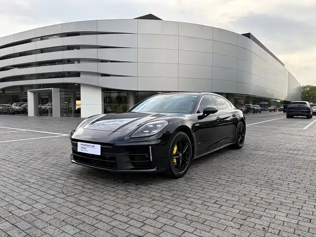 Porsche Panamera 2025