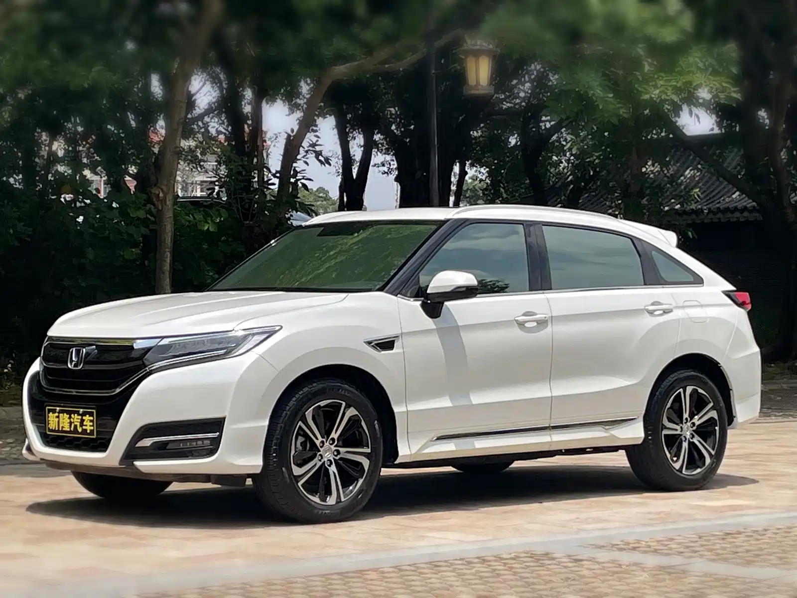 Фото 8 - Honda UR-V