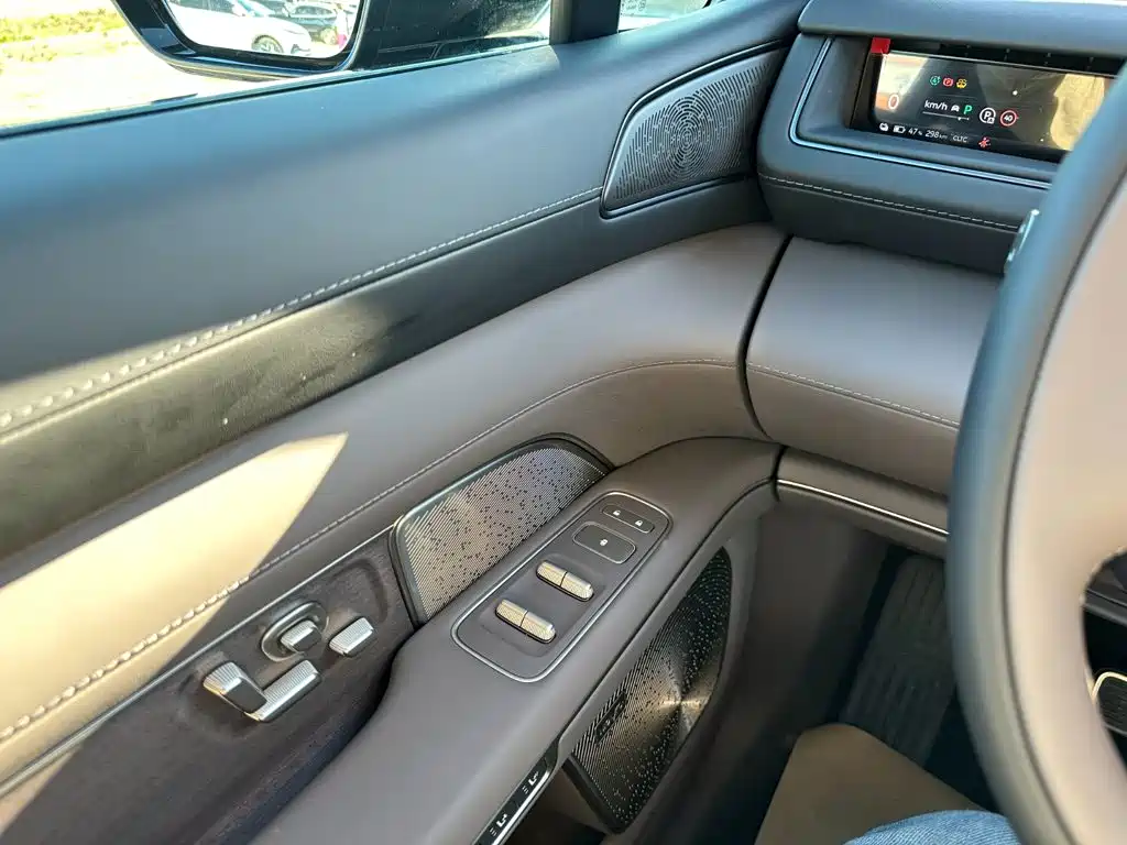 NIO ES8 2026 2025 Model 6-Seat Executive Luxury Edition