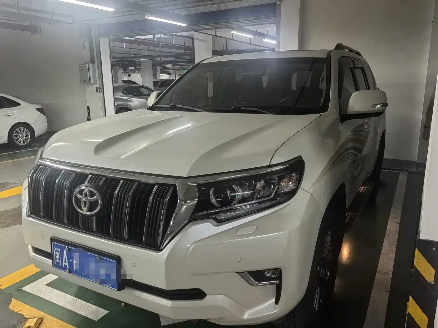 Toyota Prado 2018 3.5L Automatic TX-L Rear-mounted Spare Tire