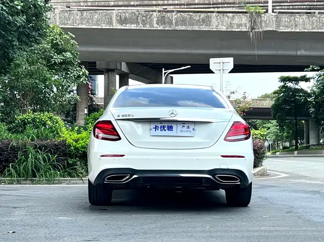 Mercedes-Benz E-Class 2018 E 300 L Sport Fashion — фото 4