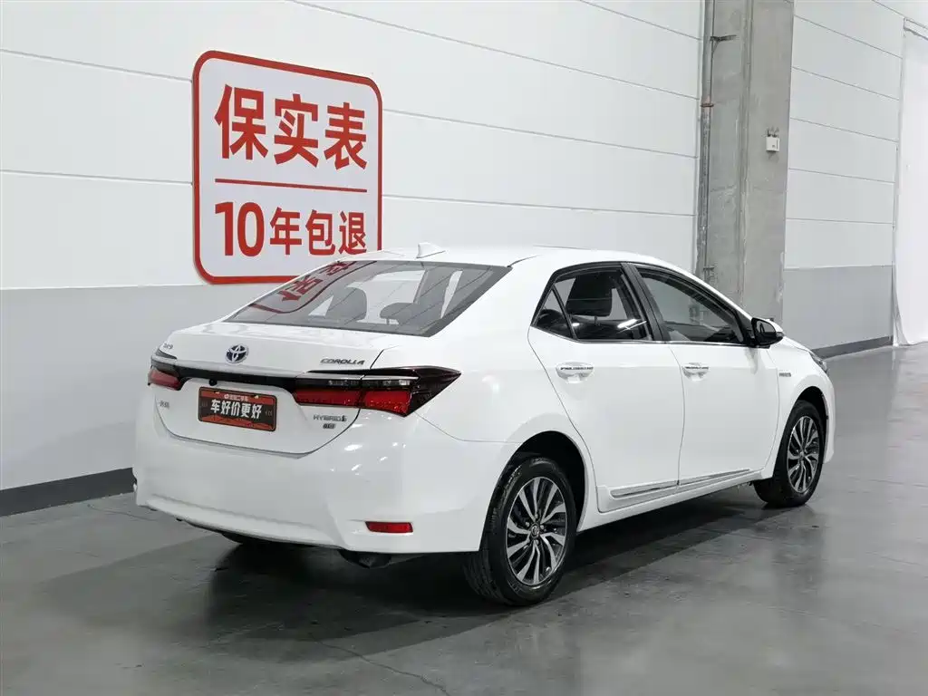 Toyota Corolla 2018 Hybrid 1.8L E-CVT Smart Edition фото 2