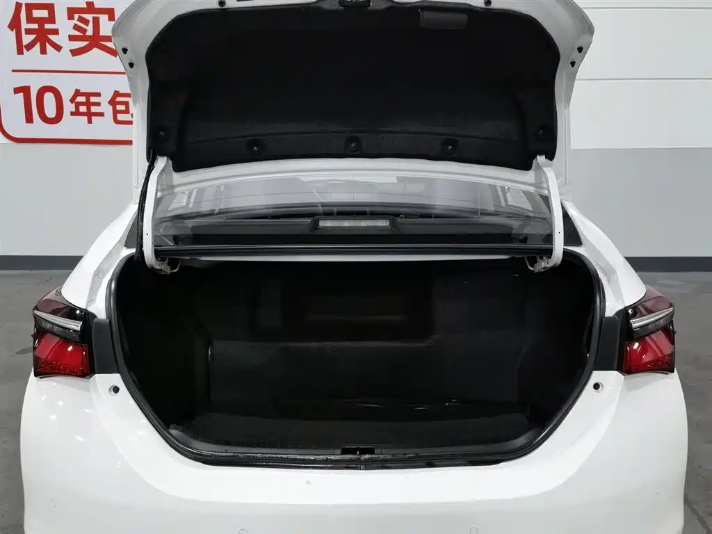 Toyota Corolla 2018 Hybrid 1.8L E-CVT Smart Edition фото 16