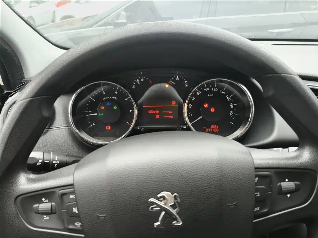 Peugeot 3008 2016 2.0L Automatic Classic Edition фото 9