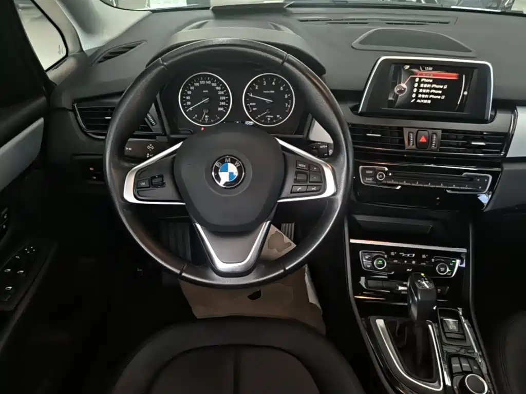 BMW 2 Series Touring 2016 218i Leading фото 11
