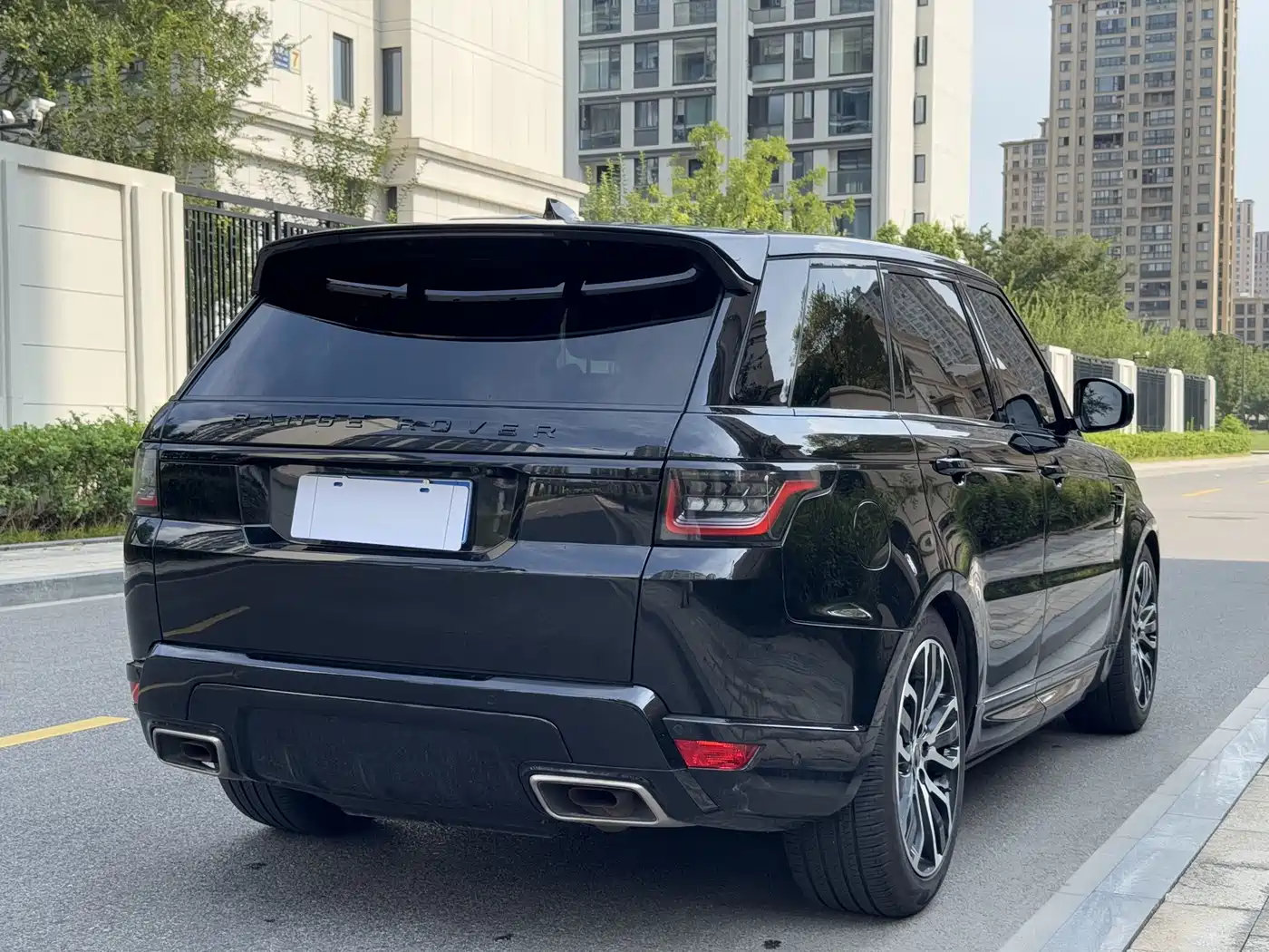 Land Rover Range Rover Sport 2022 3.0 L6 Gloss Black Edition фото 6