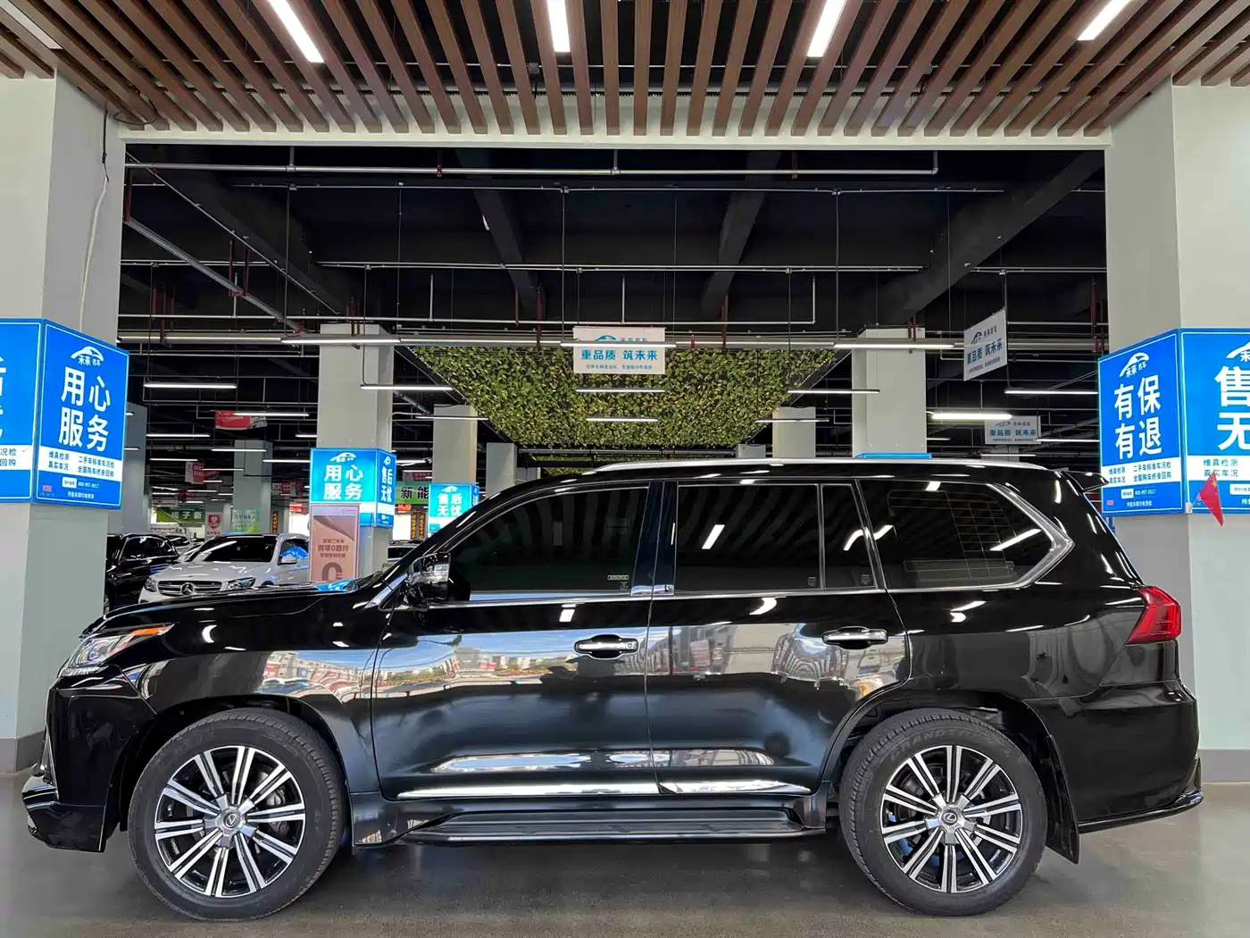 Lexus LX 2019 570 Peak Special Edition фото 18