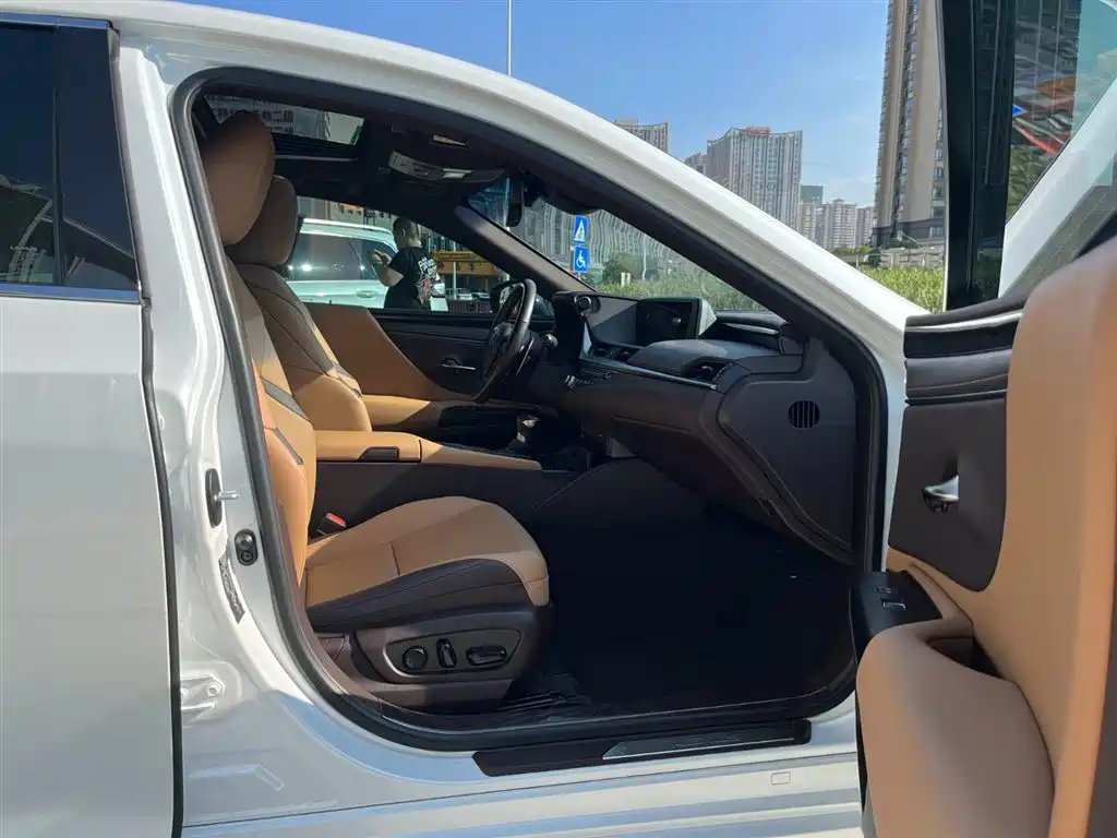 Lexus ES 2020 Model 300h Excellence Edition фото 21