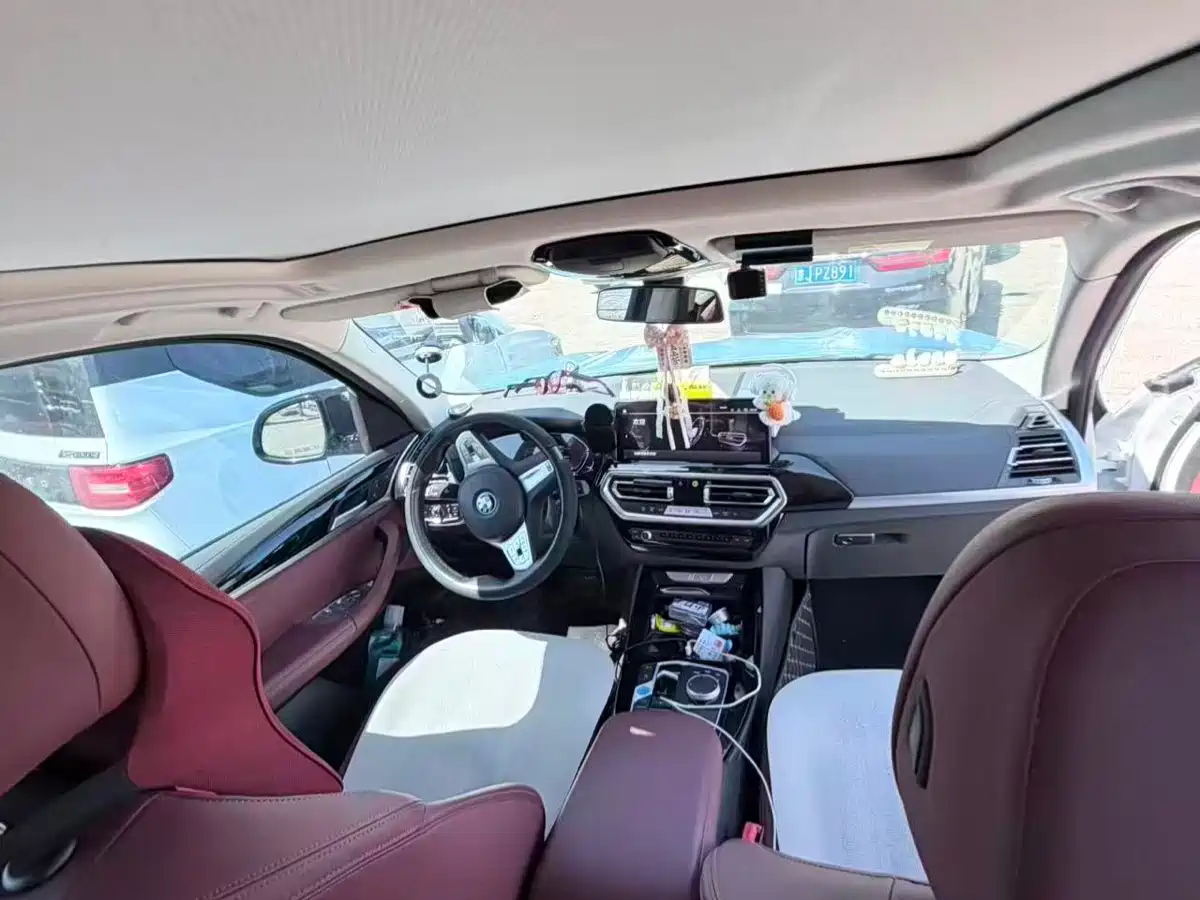 BMW iX3 2024 Leading Edition фото 6