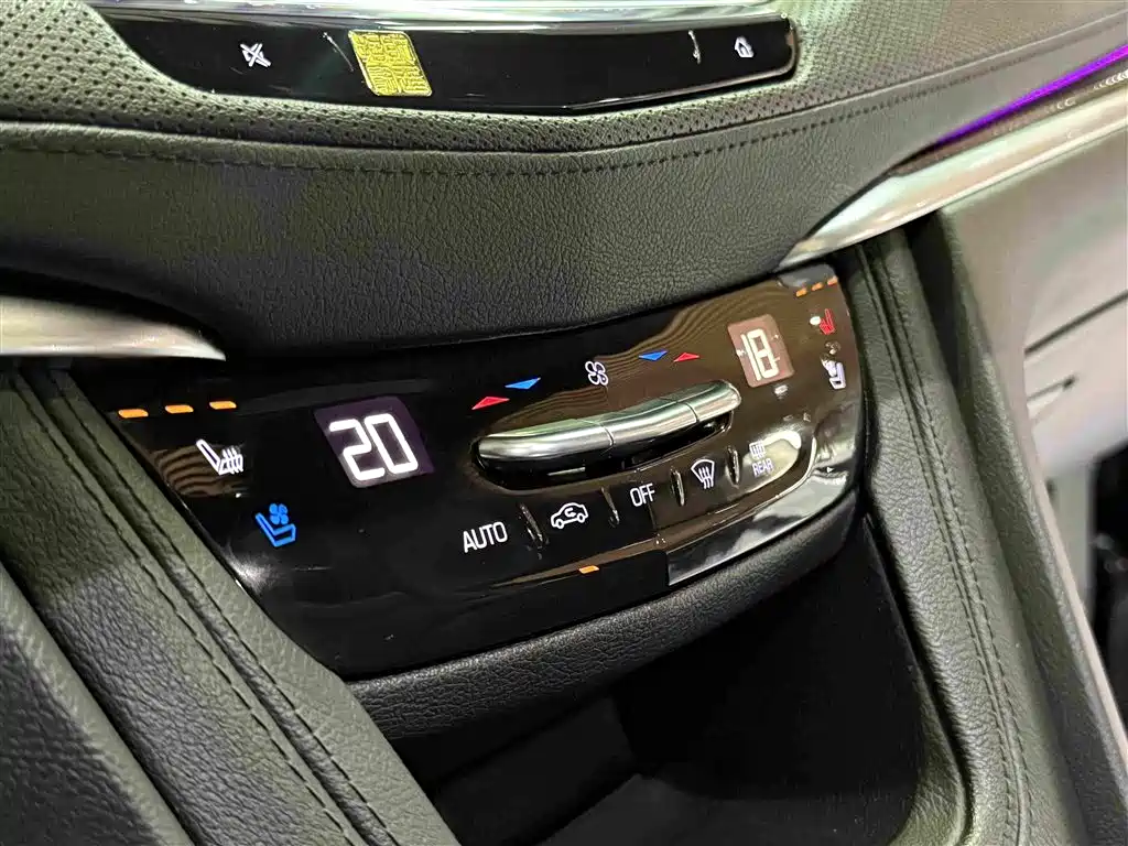 Фото 15 - Cadillac XT5