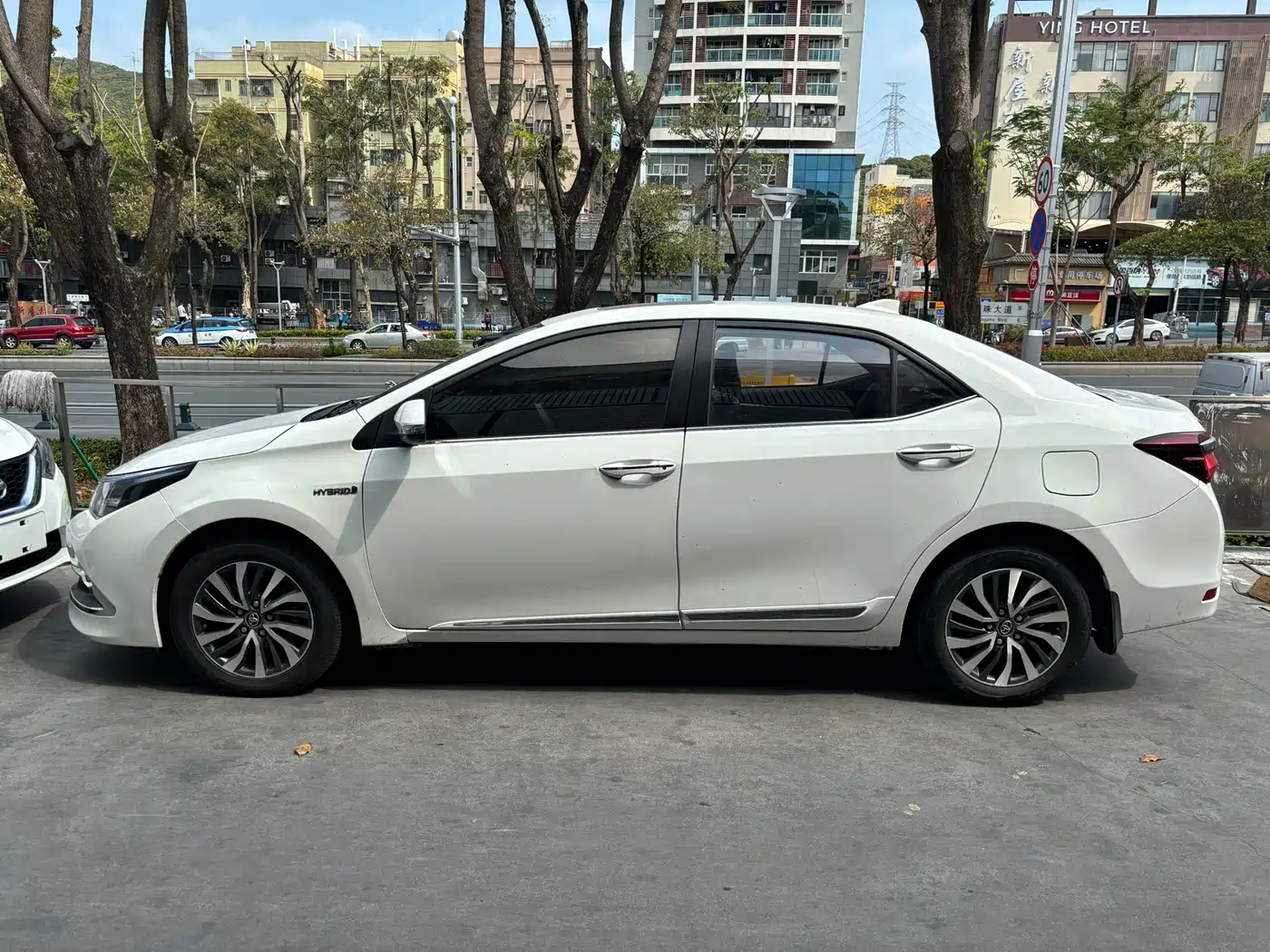 Toyota Corolla 2017 Facelift Hybrid 1.8L E-CVT Elite Edition фото 12