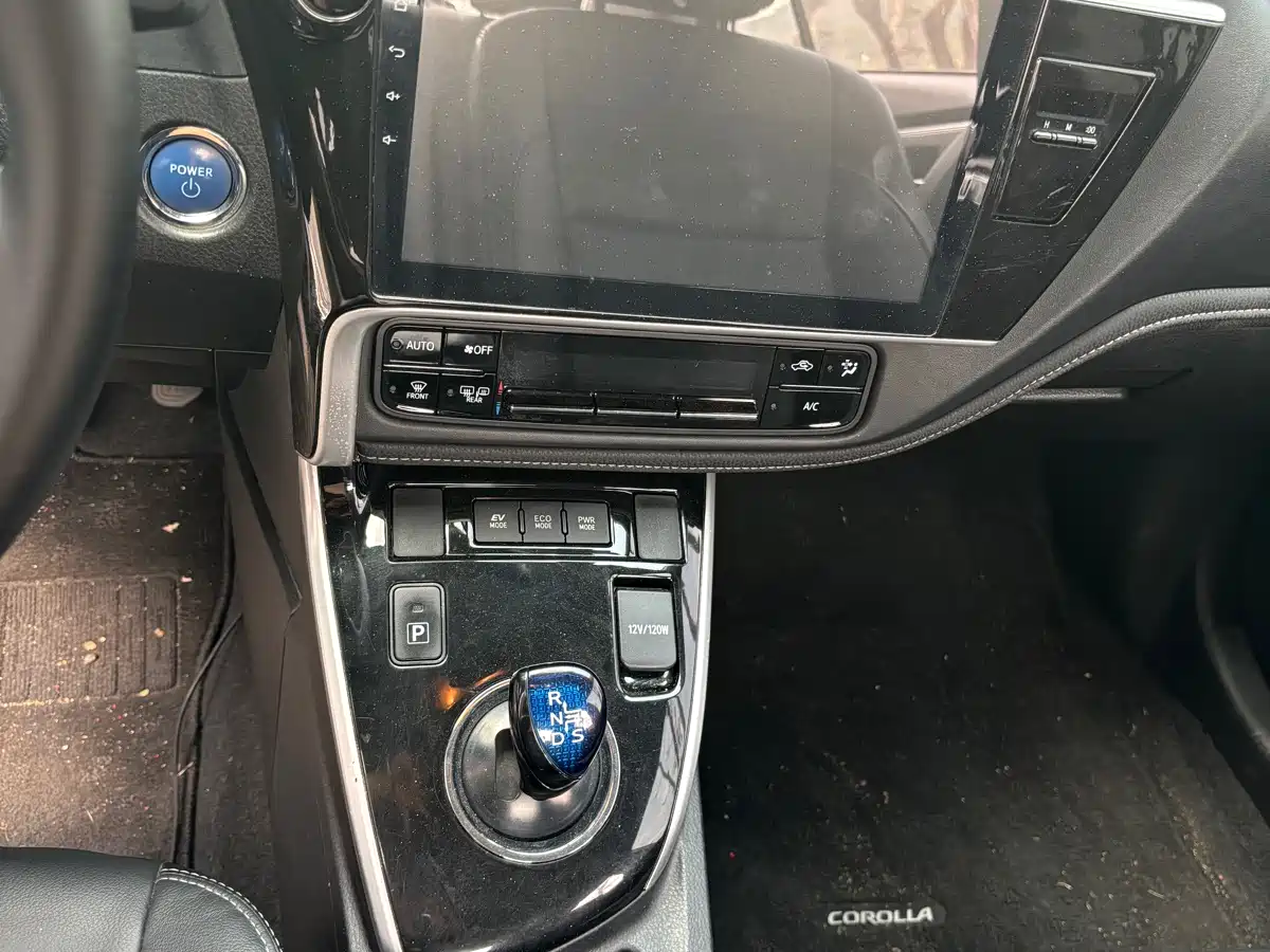 Toyota Corolla 2017 Facelift Hybrid 1.8L E-CVT Elite Edition фото 10