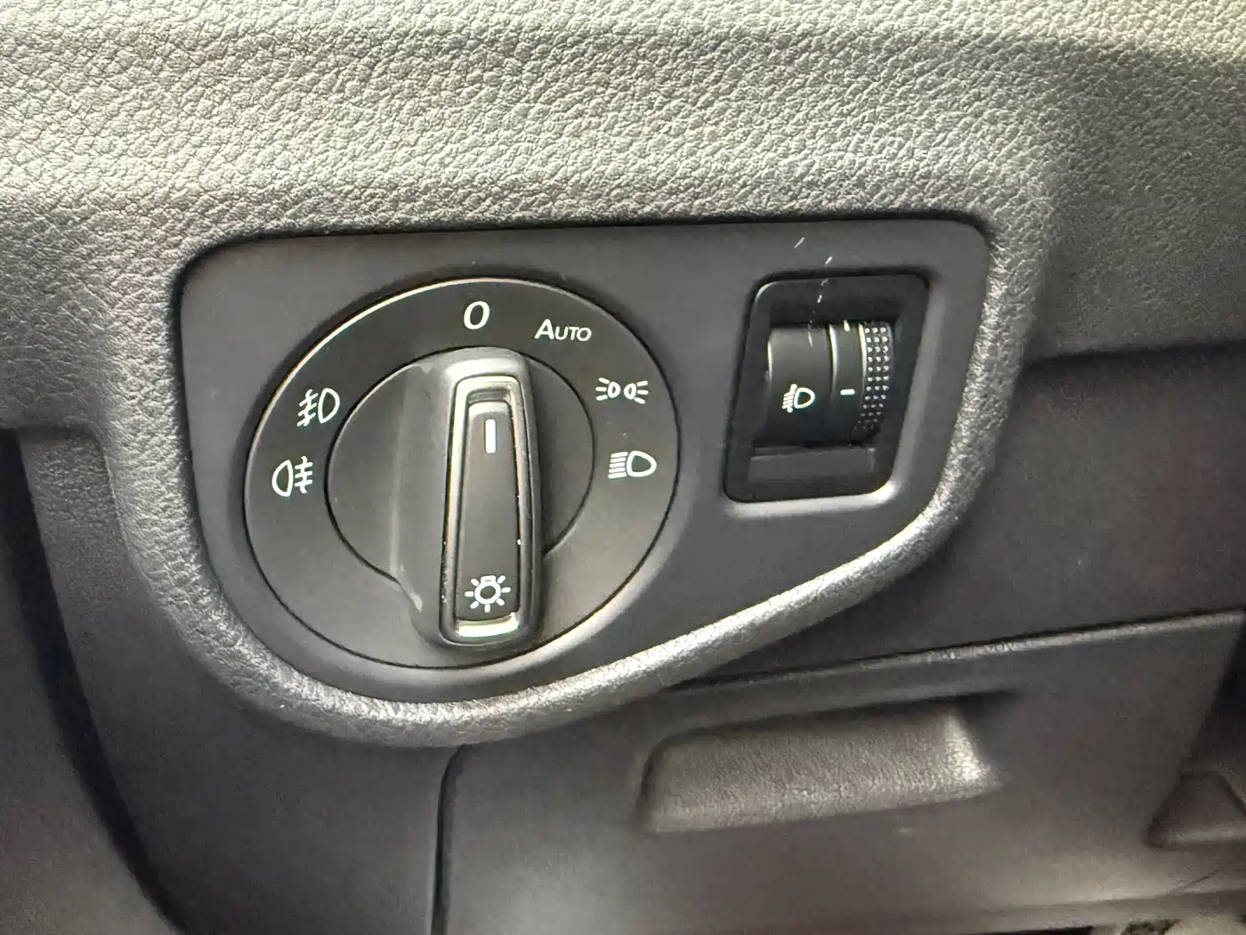 Volkswagen Golf Sportsvan 2016 230TSI Automatic Progressive фото 14