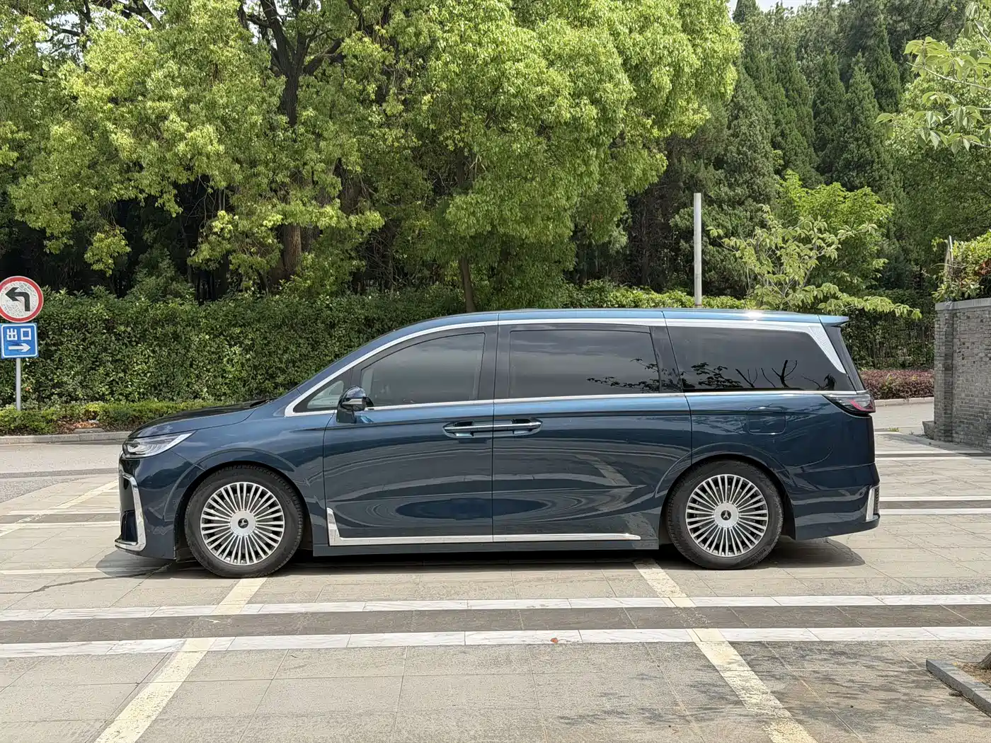 Voyah Auto Voyah Dreamer 2025 PHEV AWD Flagship Kunpeng Edition фото 3