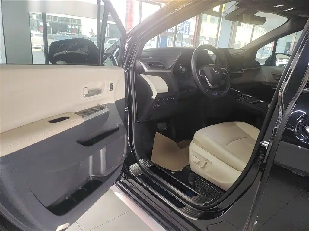 Toyota Granvia 2023 2.5L Hybrid Prestige PLUS Edition фото 16