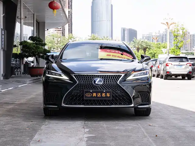Lexus LS 2021 500h Luxury Edition — фото 2