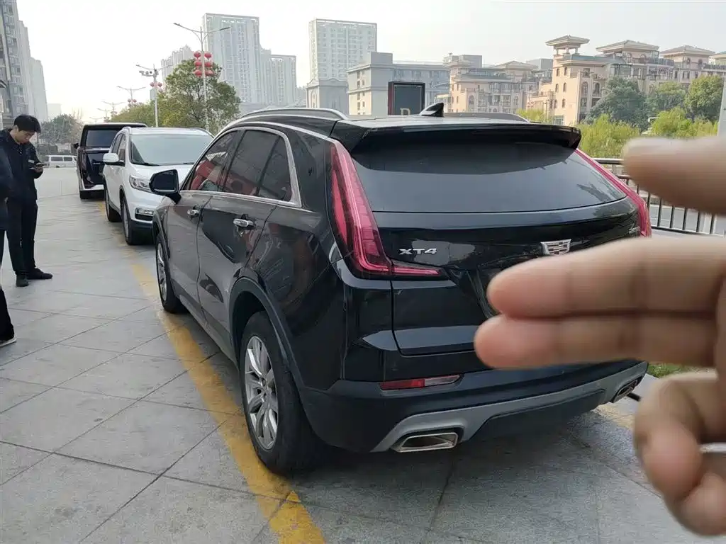 CADILLAC XT4