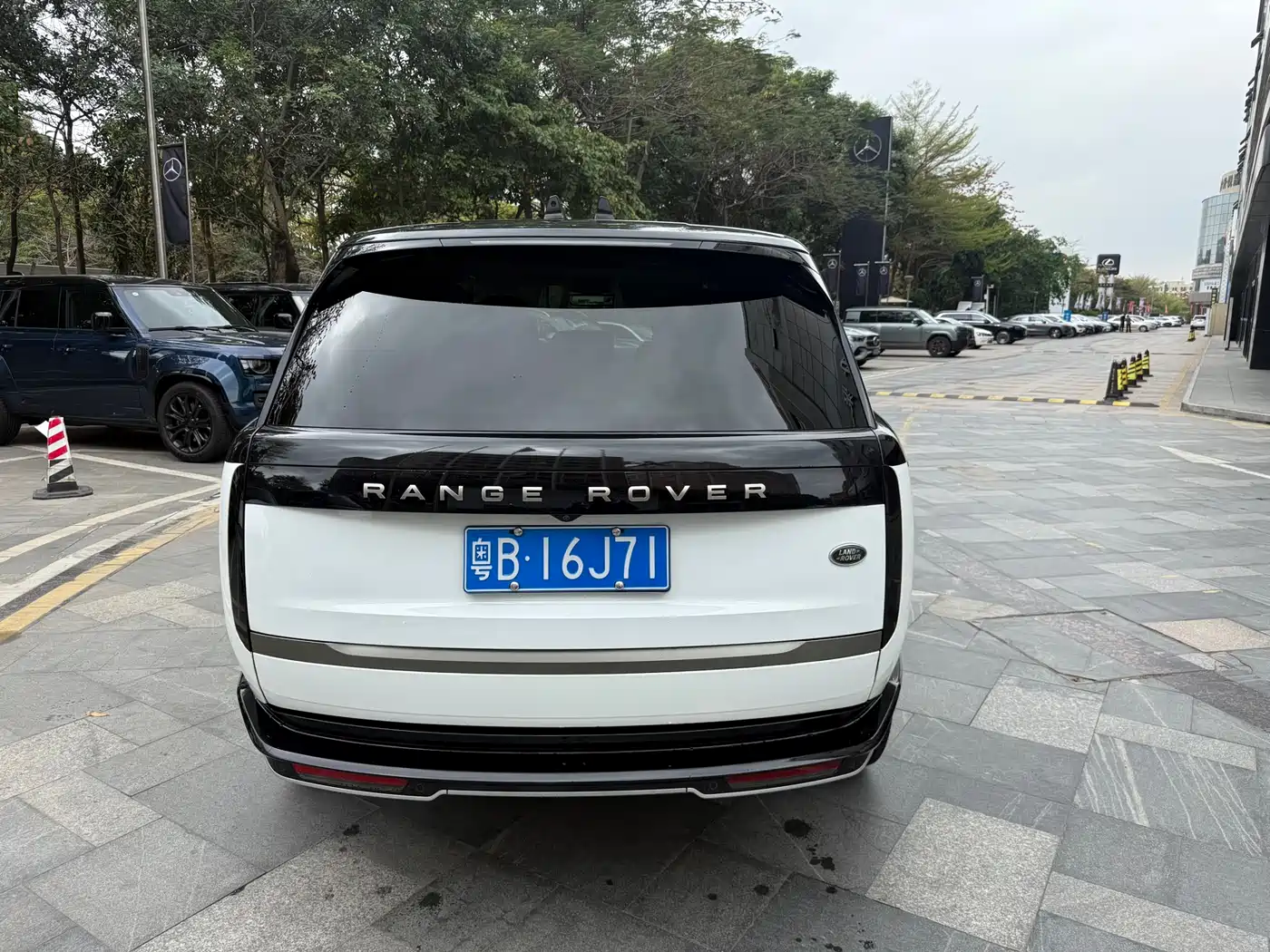 Land Rover Range Rover 2023 Facelift 3.0 L6 400PS Prosperity Extended Version фото 7
