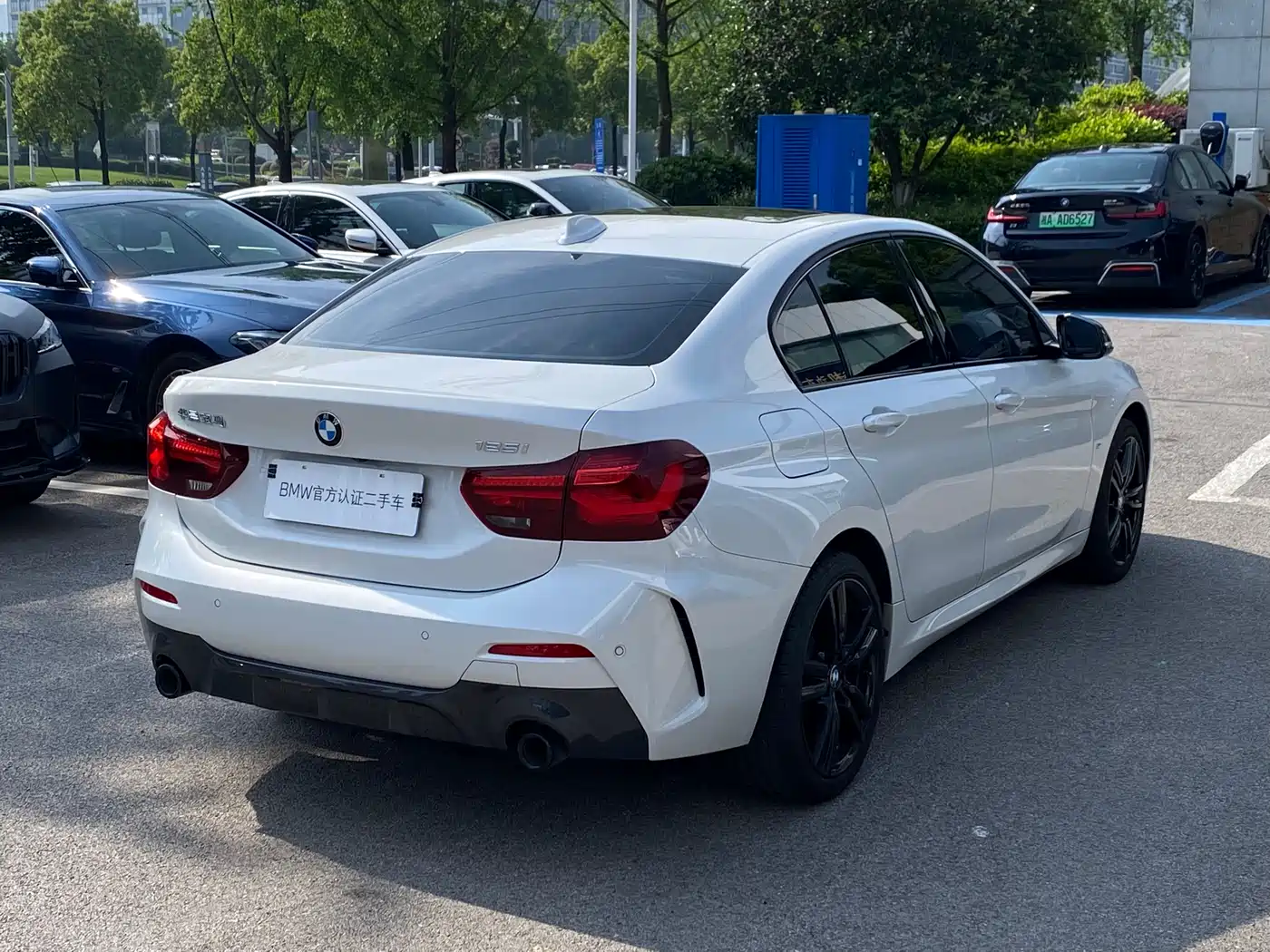 BMW 1 Series 2023 125i M Sport Shadow Edition фото 8