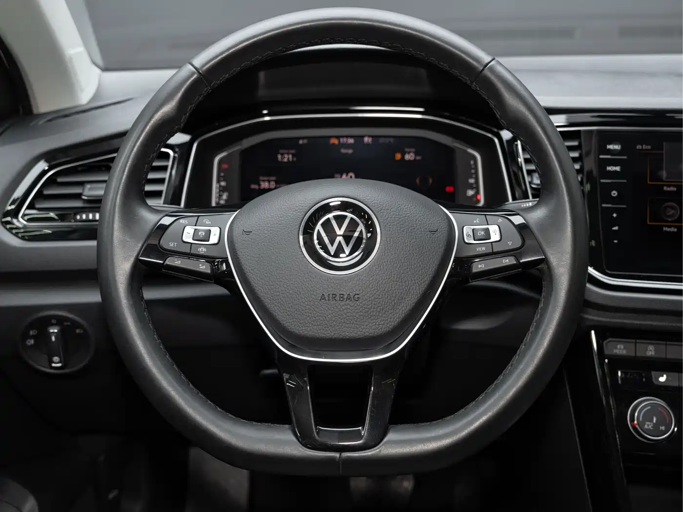 Volkswagen T-ROC 2022 280TSI DSG 2WD Comfort PLUS фото 17