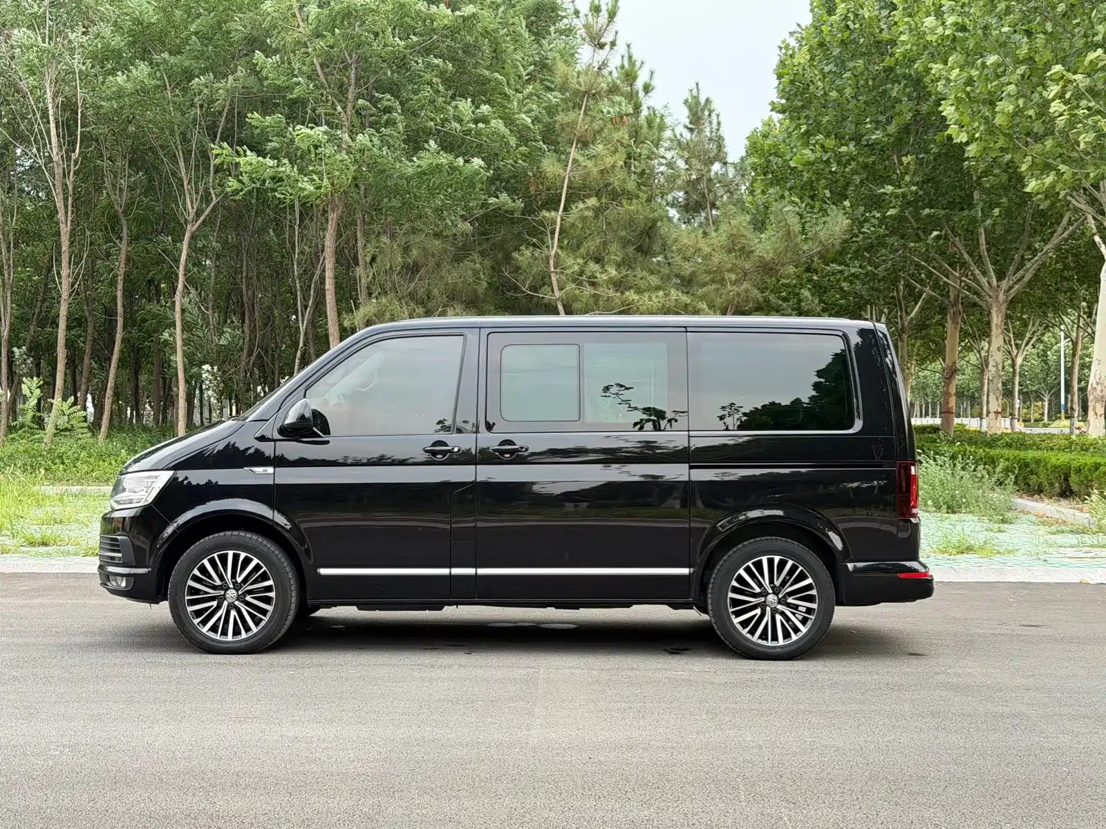 Фото 4 - Volkswagen Multivan