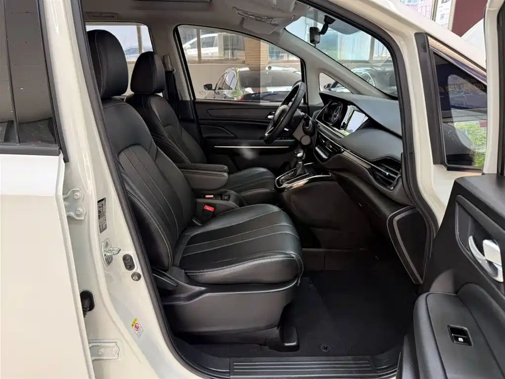 GAC Trumpchi Trumpchi M6 2021 270T DCT Luxury Edition (7-Seater) фото 19