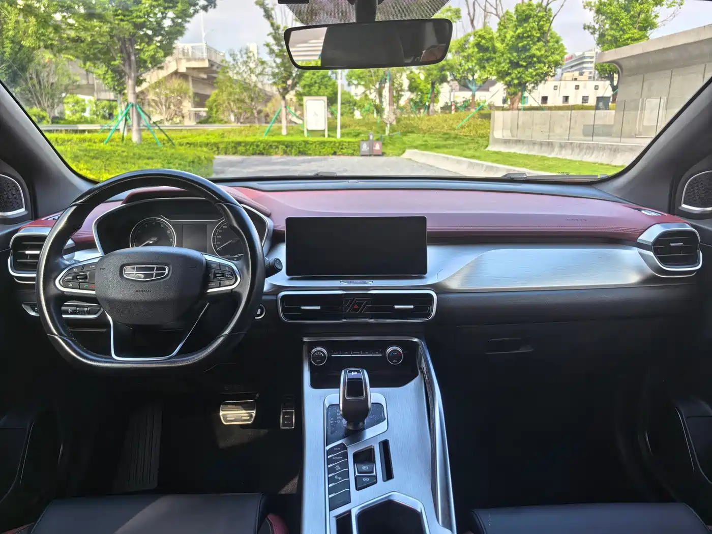 Фото 6 - Geely Coolray
