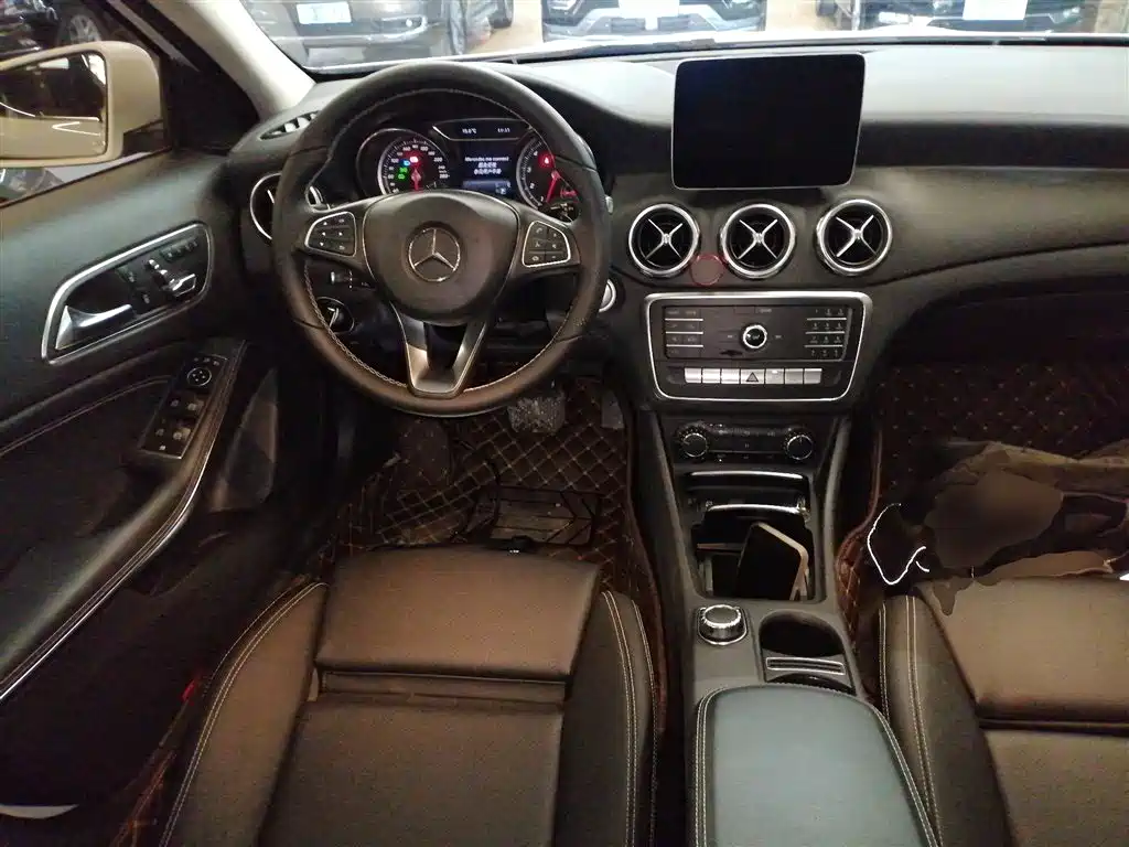 Mercedes-Benz GLA 2018 GLA 200 Fashion фото 7